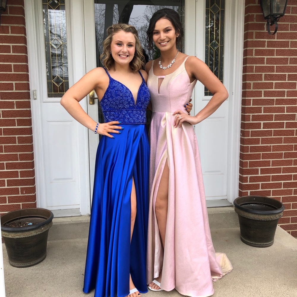 PROM DRESS - Picture 2 of 5